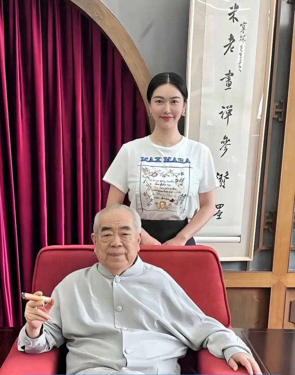 笑死我了，大家知道了吗？87岁的范曾被37岁的娇妻背刺了，[捂脸哭]网友