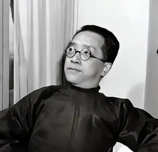 1962年，71岁胡适突然倒地身亡。葬礼当天，妻子江冬秀哭着问长子：“你弟弟怎么