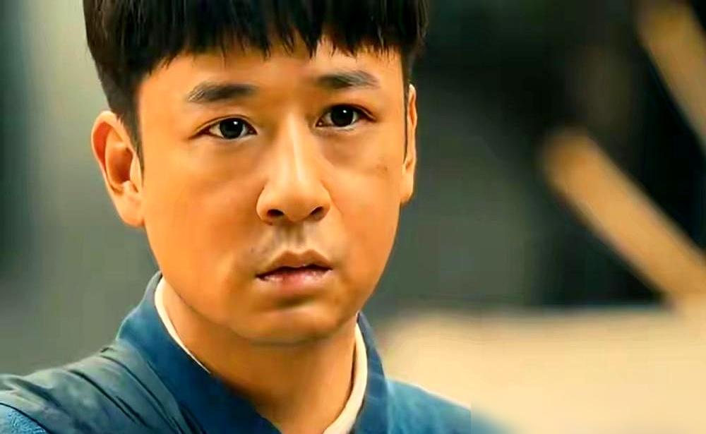 他不是影帝，却让央视几亿人跟着他哭到断肠！你敢信，一个只想逃命的厨子，竟演活