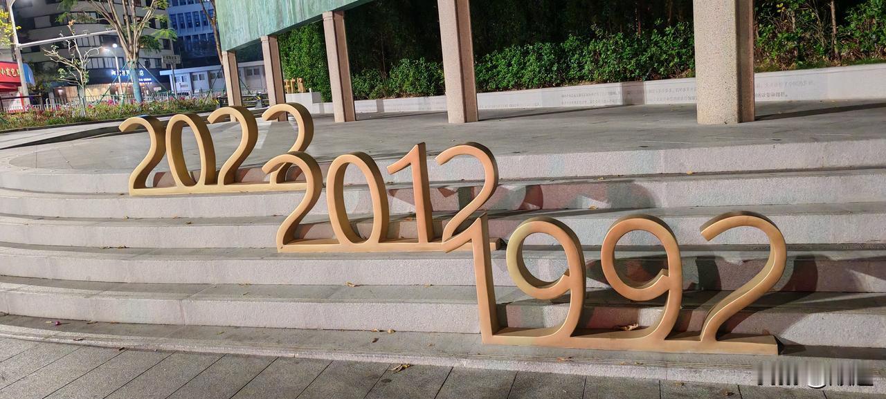 还有比我惨的呢！55岁大姐最近才发现老公23年就出轨了，在她的审问下，老公承认