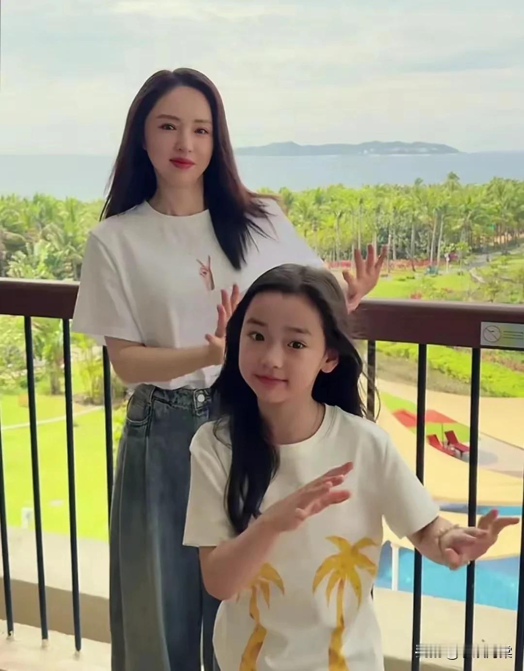 这么优秀的一对母女竟然没有男主人的陪伴苦了娘俩啦！