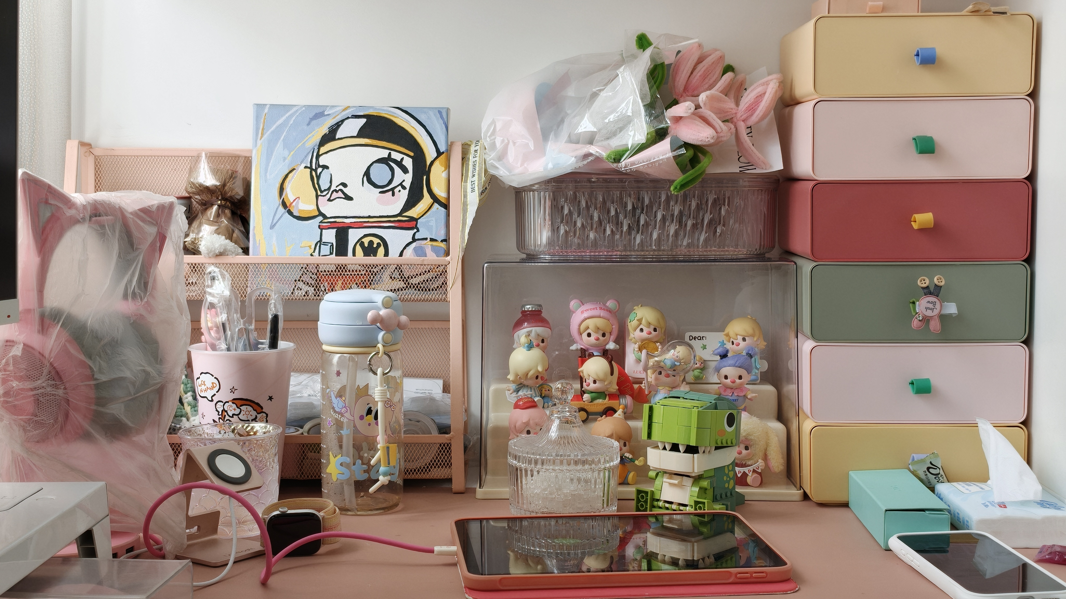 我的电脑桌侧面vs老婆的电脑桌侧面一黑一粉