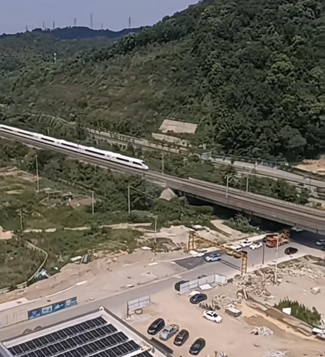 现在很多二三线城市都非常积极建地铁和城轨，到底有多少客流去支撑营运成本？上次