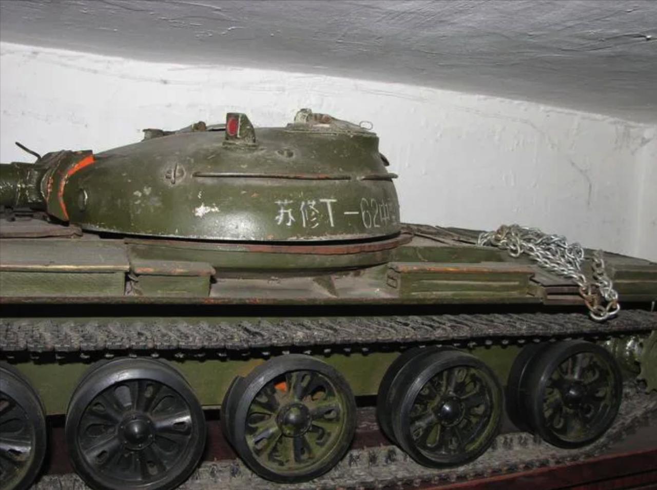 1969年，我军缴获了苏军的一辆坦克。苏联派特工潜入我国，企图将其炸毁。谁知，这
