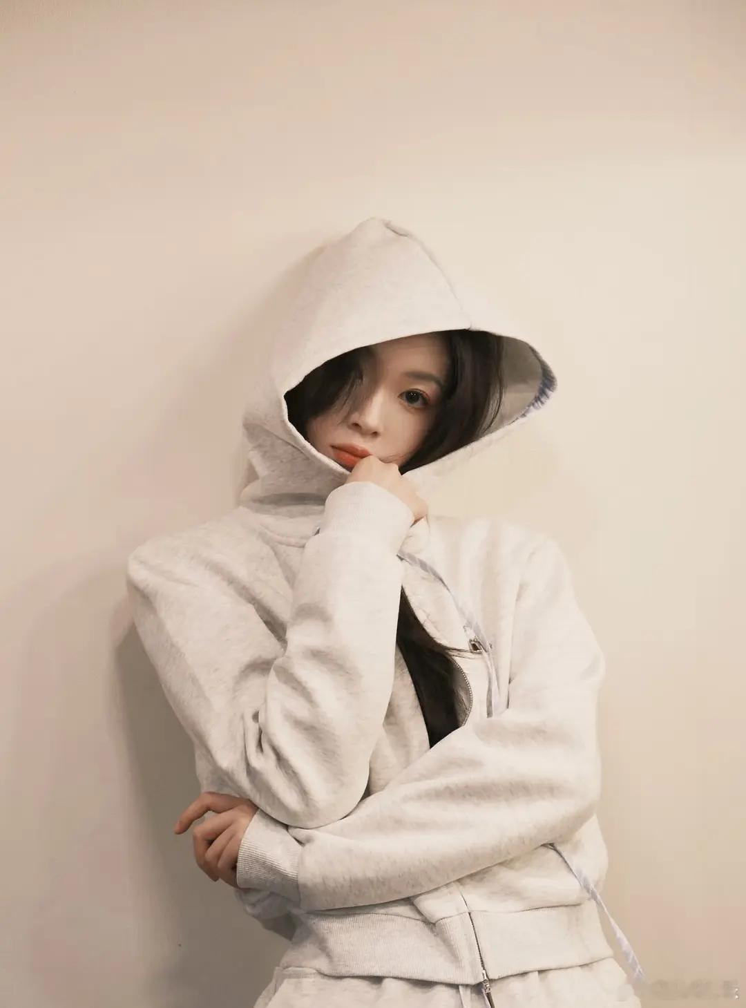 这是谁家的可爱狮王跑出来了