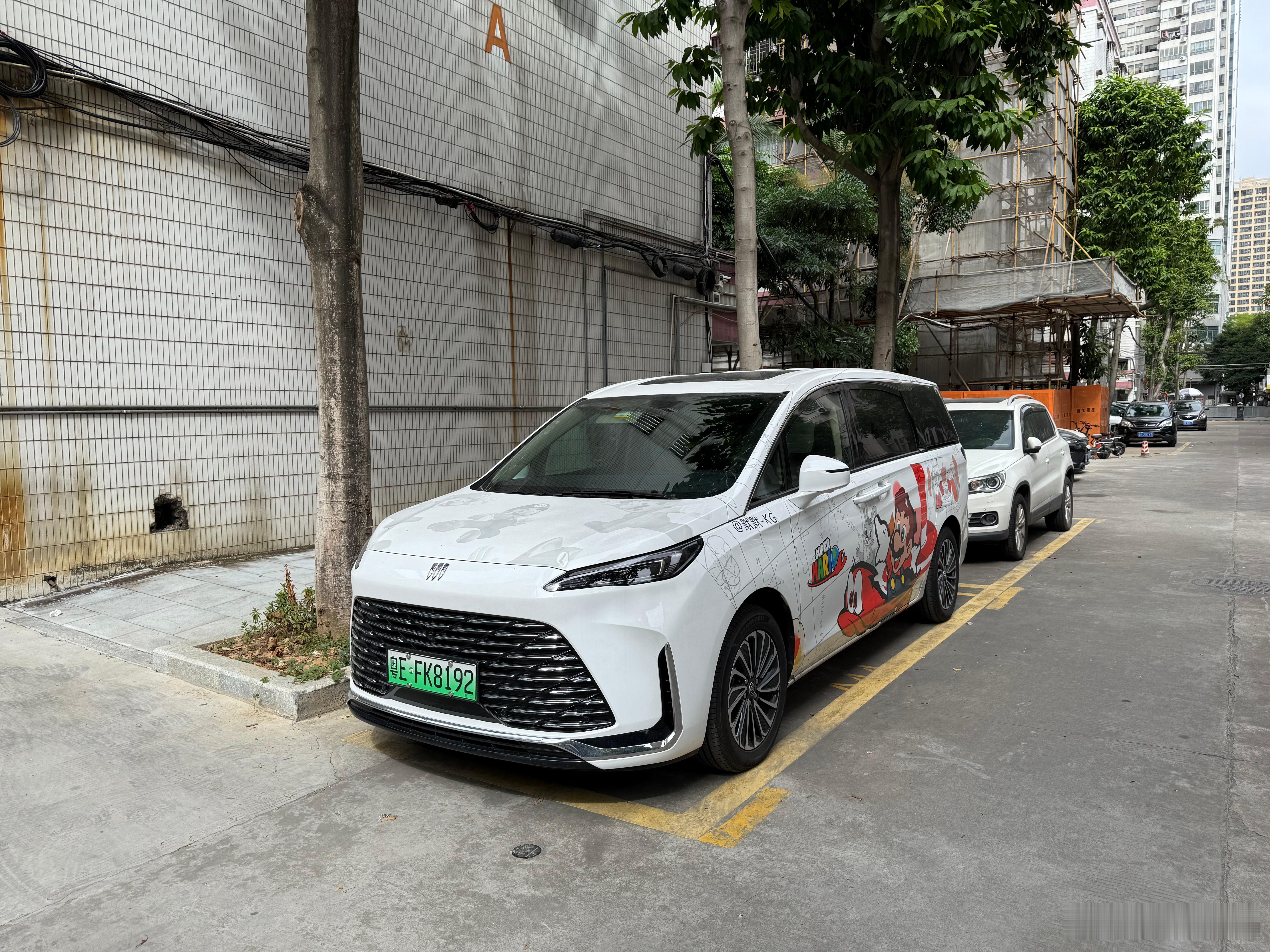 最近考虑把别克GL8陆尚换成别克至境世家，去找人估了下价格，这台是顶配，车商开的