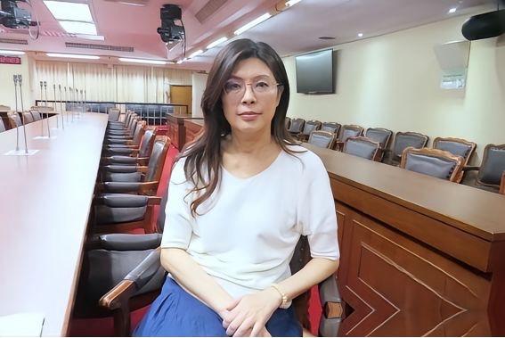 丢掉幻想，准备斗争！国民党已经正式退出了历史舞台的主角席位。郑丽文跑到美国转