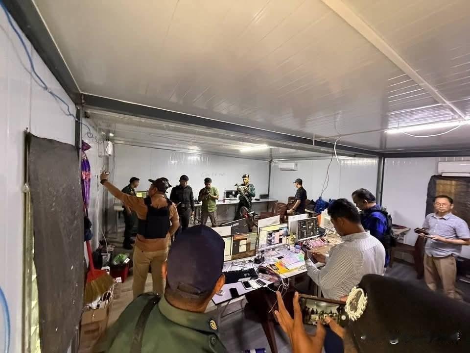 木牌查获19名越南嫌疑人涉网络诈骗8月18日，柬埔寨柴桢省执法部门在木牌市两