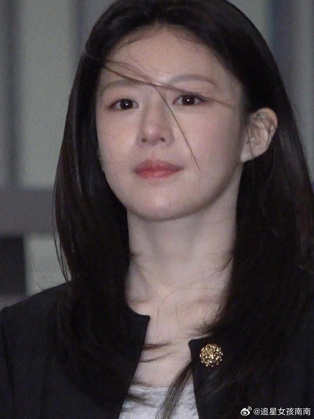 高允真的脸感觉嫩的能掐出水