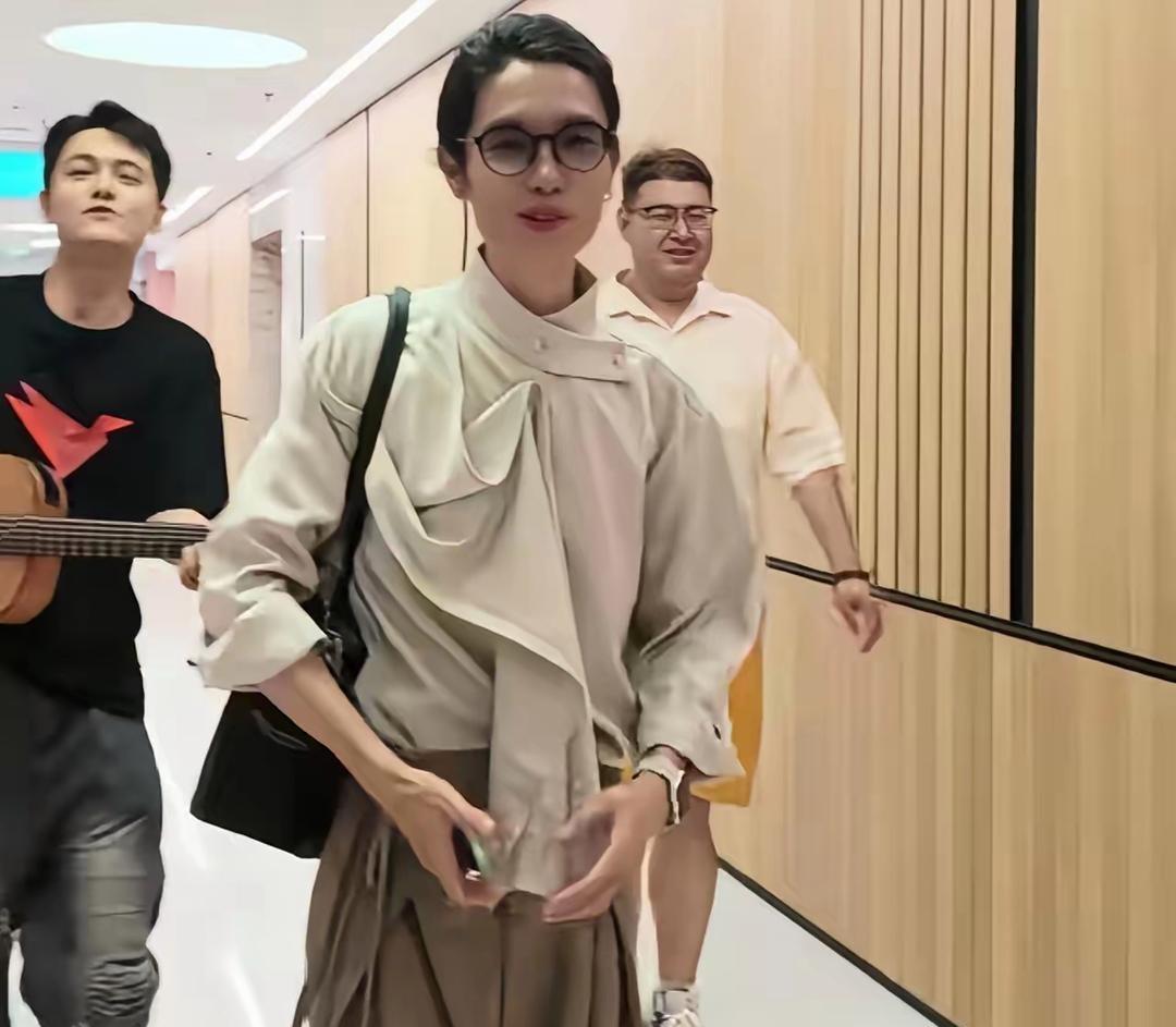 差点没认出来这是李行亮