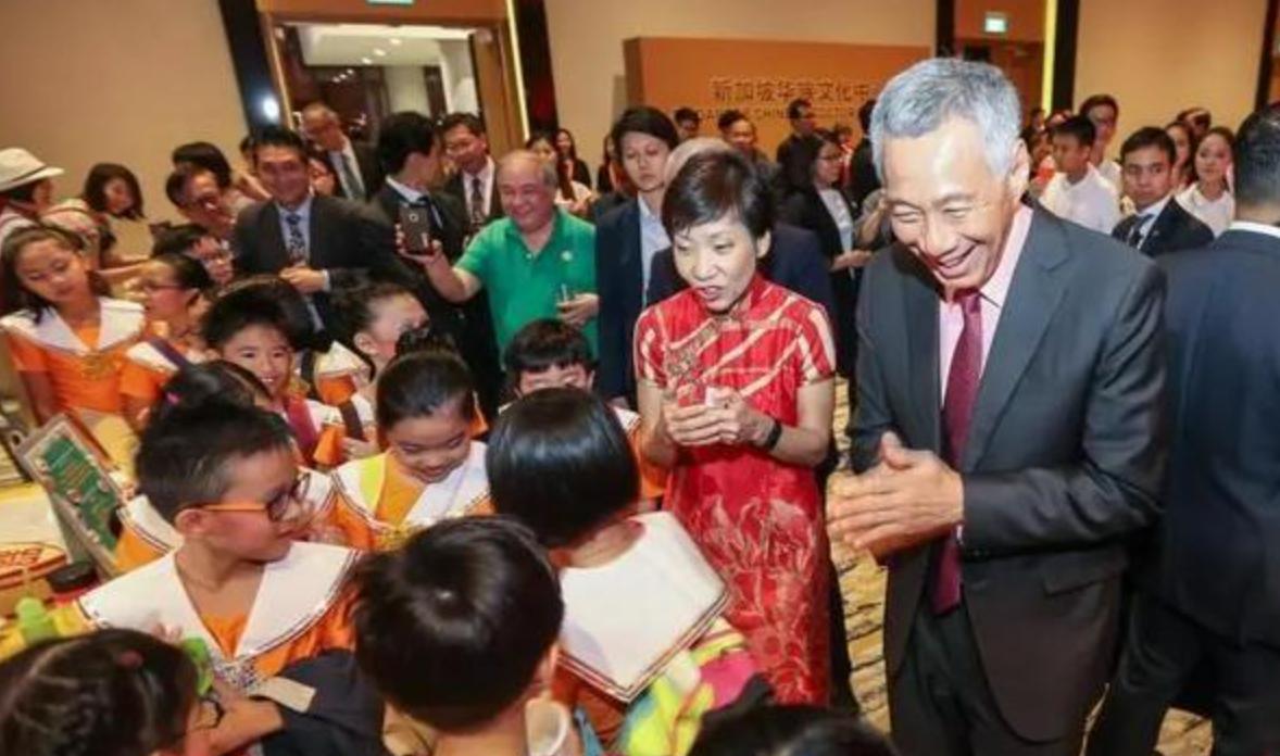 新加坡华人曾经天天防着华人，而新加坡的印度裔恰恰相反，大量引进印度人，然后印度裔
