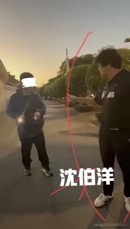 沈伯洋已成为众矢之的，在台湾被人拍视频被人骂：“你为什么做网军？”、“你不知道自