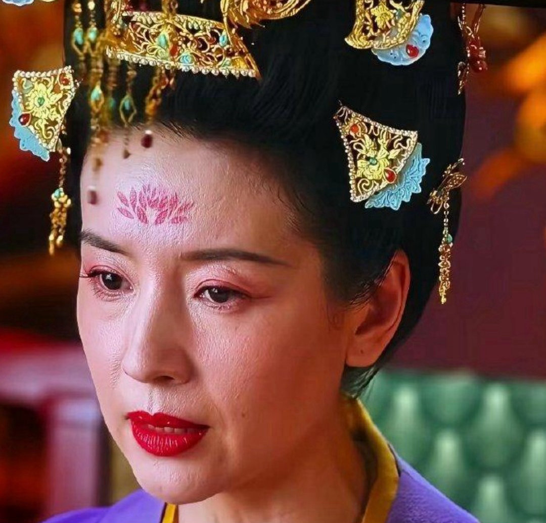 白鹿主演的莫离，是真的一点美颜磨皮没开啊，董洁这皮肤纹路一清二楚