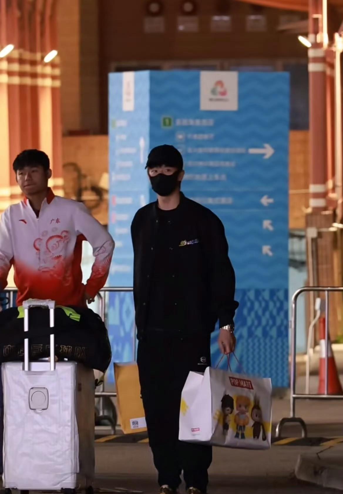 昨晚林高远在团体赛颁奖完后随广东队连夜离开澳门。不知高远是回广州还是深圳，但两个