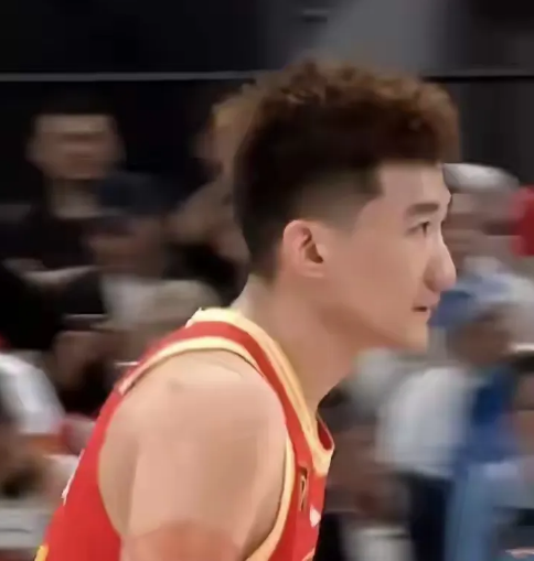 孙铭徽成功把自己打造成全国球迷的公敌——现在流行一句话，希望胡金秋拿总冠军，不希
