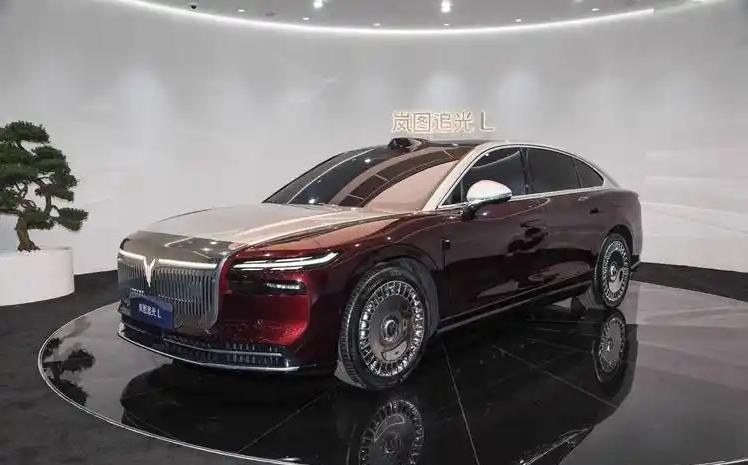 震撼，近几日真是新车不断啊！来看看12月10日刚上市的岚图追光L。它定位中