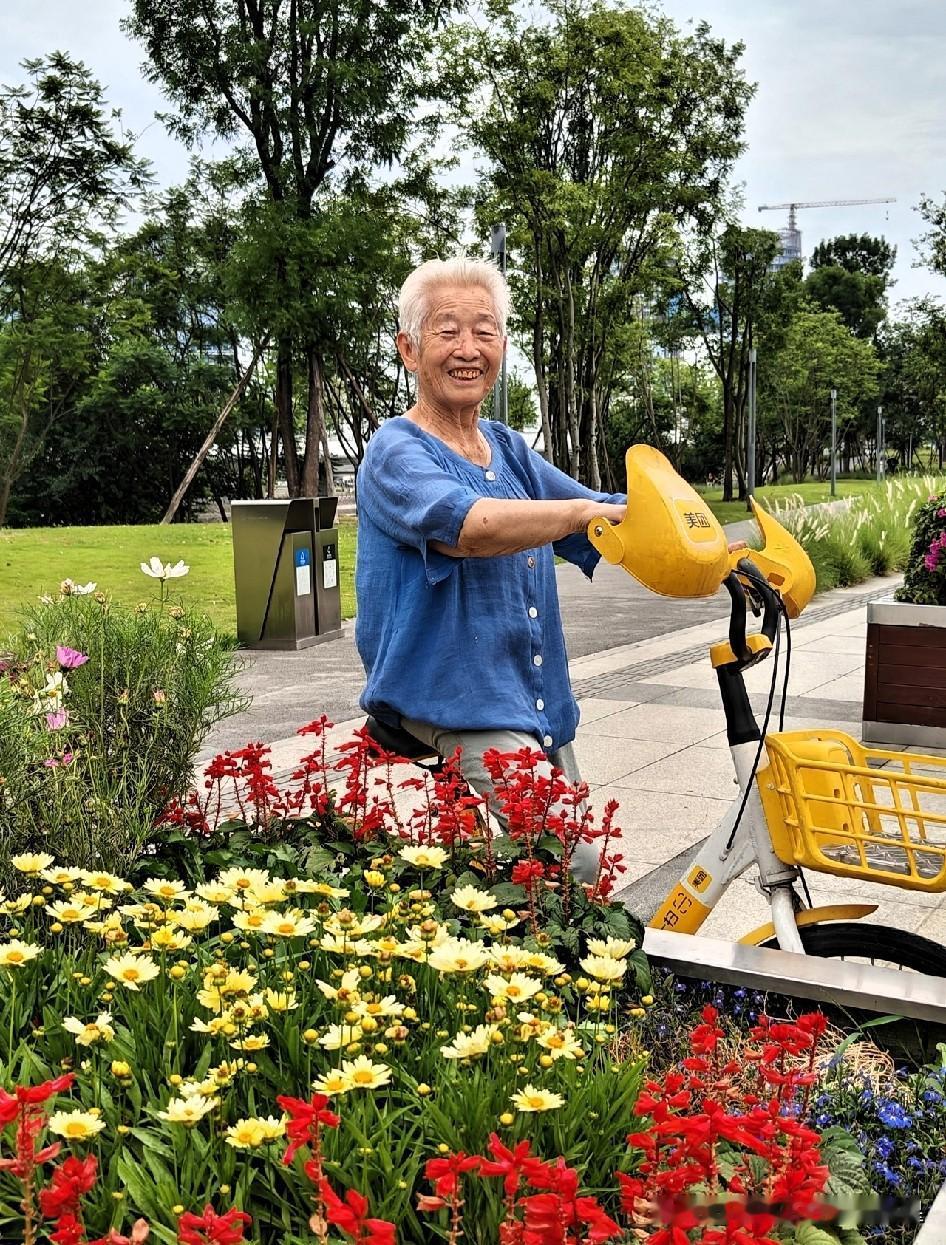 我妈有一个习惯，过午不食，坚持了20年，雷打不动。入夏之后身边不少阿姨都在