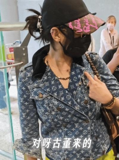 张柏芝Lucas都长大了衣服还能穿很少有妈妈能做到孩子长大，自己身材丝毫不变