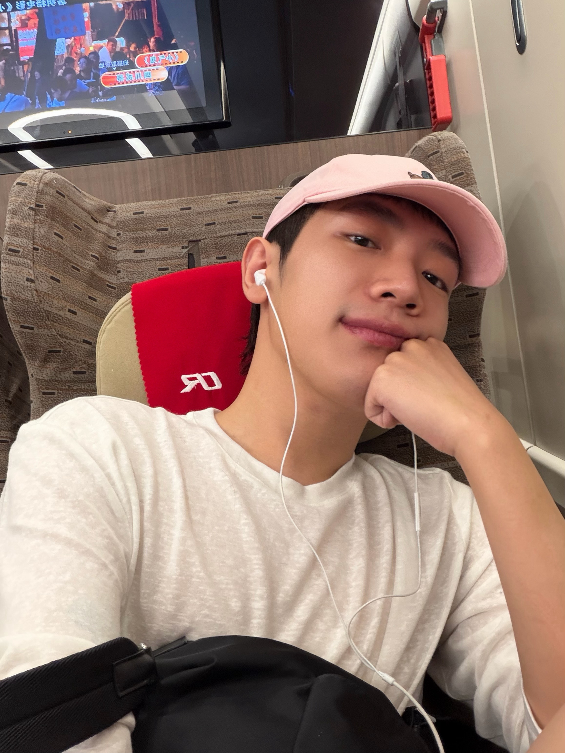 紧急去杭州上个班明天争取就回来继续拍视频然后5号美美出发马尔代夫喽​