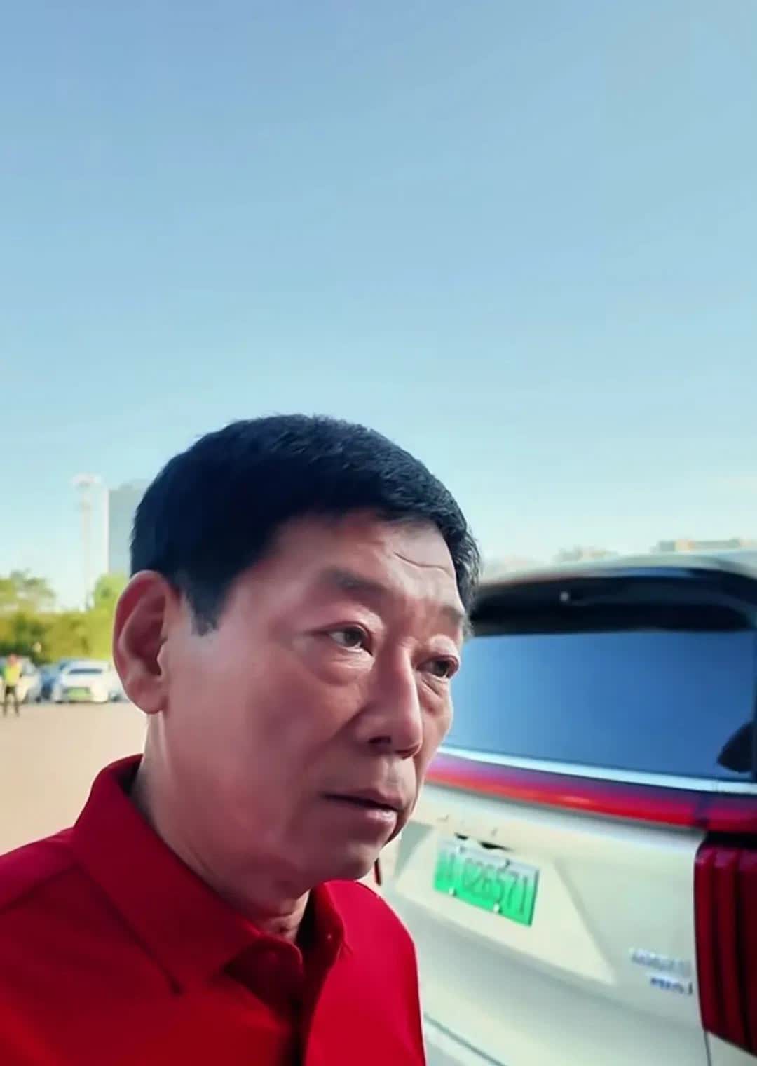 贾跃亭在美国新发布的MPV，前脸装上屏幕。之前还有博主问魏建军，能不能把高山前脸
