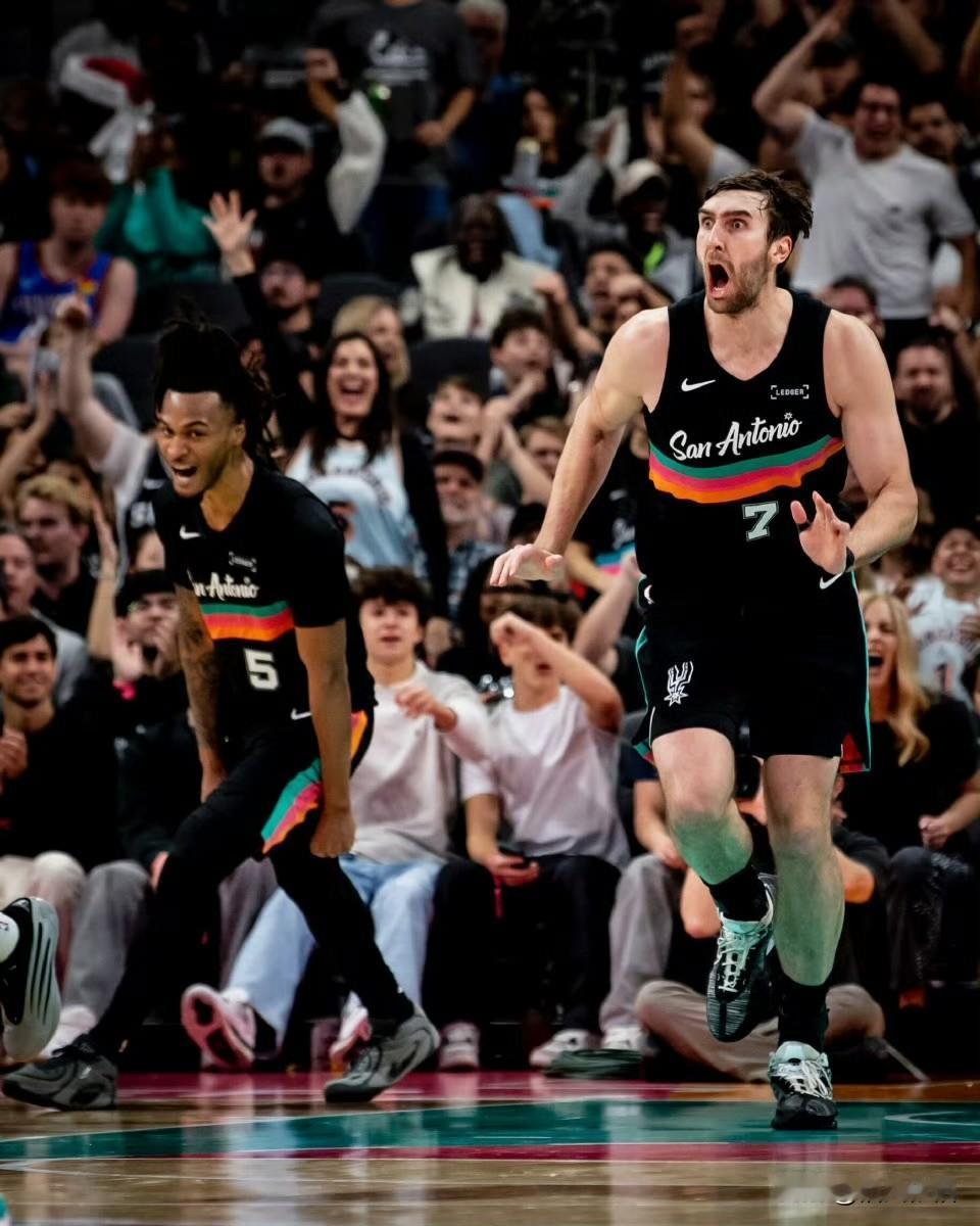 马刺再次大破雷霆赛季对阵掘金1-0赛季对阵雷霆2-0面对西部最强两队赛