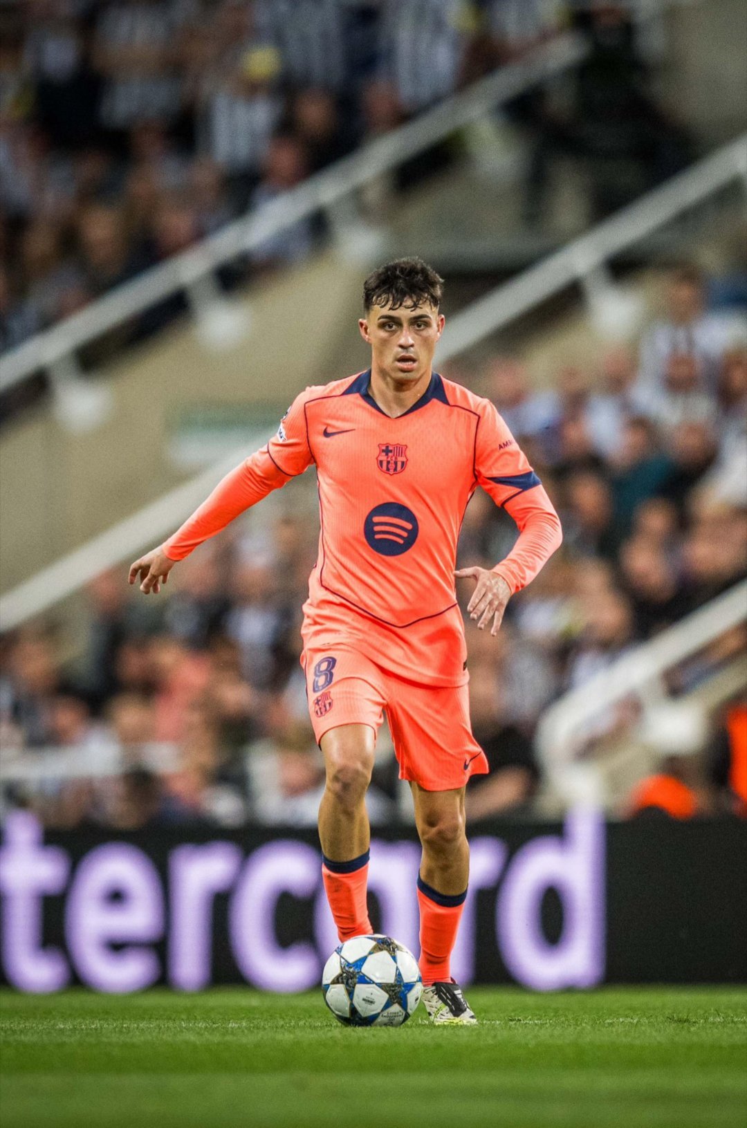 世体：有对佩德里的肌肉进行全面分析后，得出结论：比赛比休息更适合他，这也是他总是