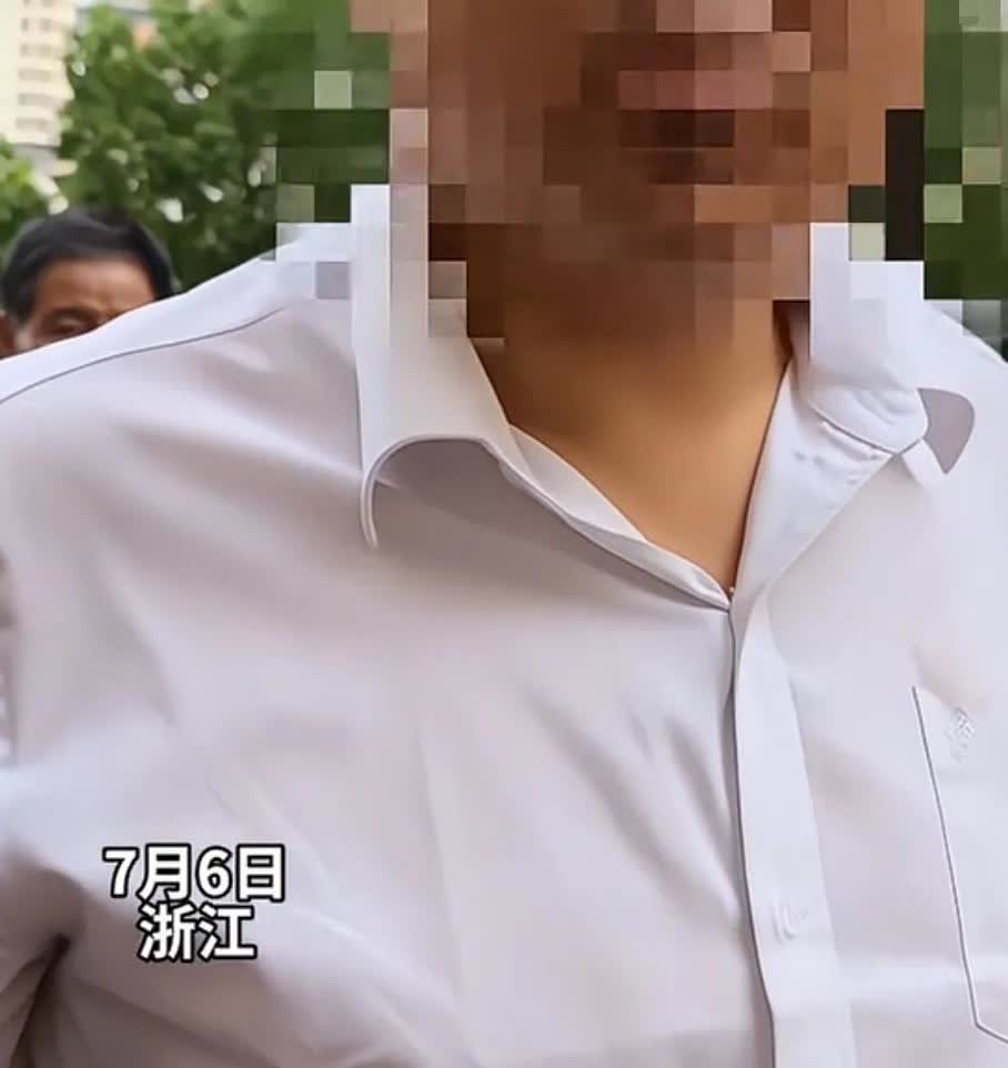 女子小区内摆摊卖烤肠被保安驱赶，怒斥保安：“你们也是外地人，为什么护着本地人？”