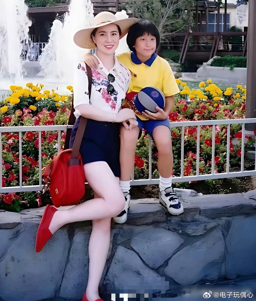 终于知道成龙为啥选她做老婆了，完全不输林青霞。