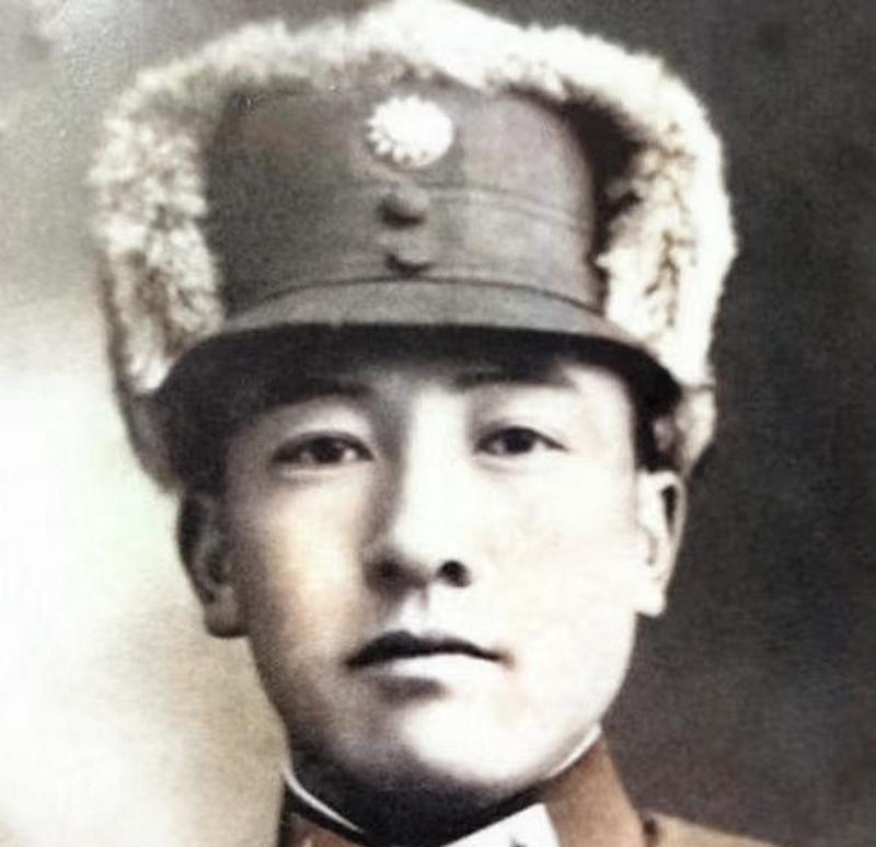 1945年，宋美龄给当时来到南京的马步芳独子马继援介绍了一个美女，马继援一见倾心