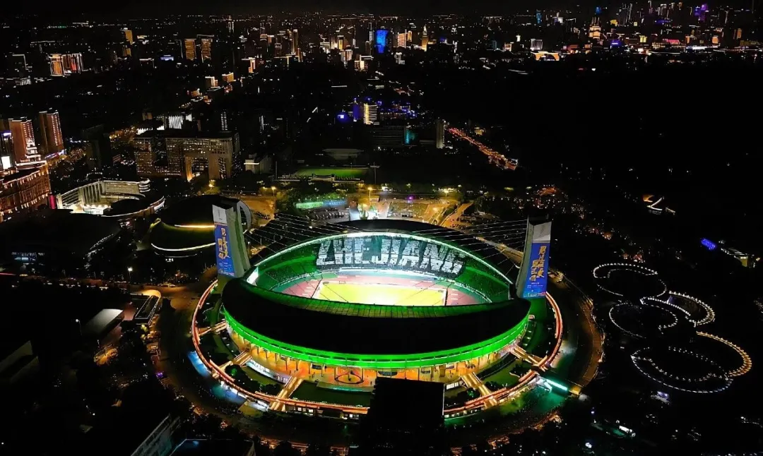 足球报: 浙江队抢跑2026, 新主帅上任, 引援节奏紧凑