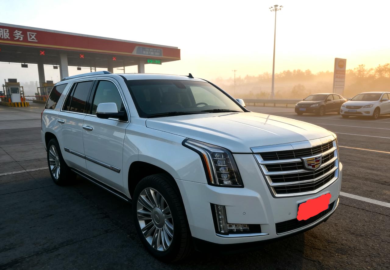 一句实在话，6.2升的凯雷德油耗怎么说呢？这台车其实是搭载了闭缸技术的。而且它的