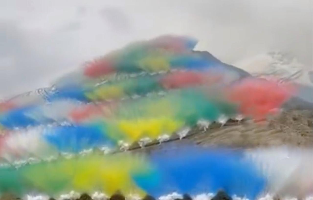 始祖鸟居然在高原大量燃放烟花这事儿闹大了，搞不好这次要惹大麻烦。事情是这样的，知