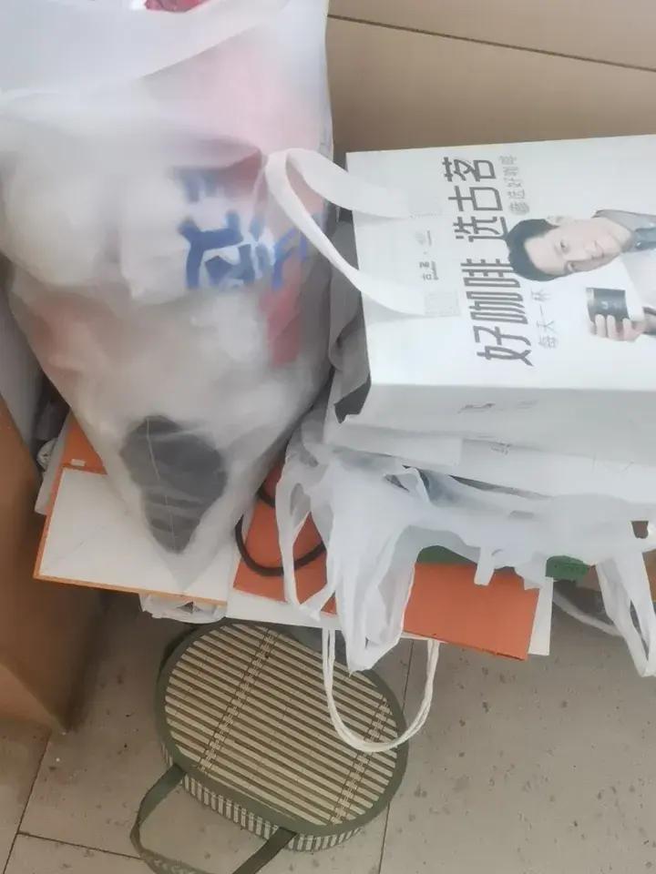 老丈人和丈母娘来家里住已经两个月了，我却真心不习惯，该怎么办？先不说饮食方面