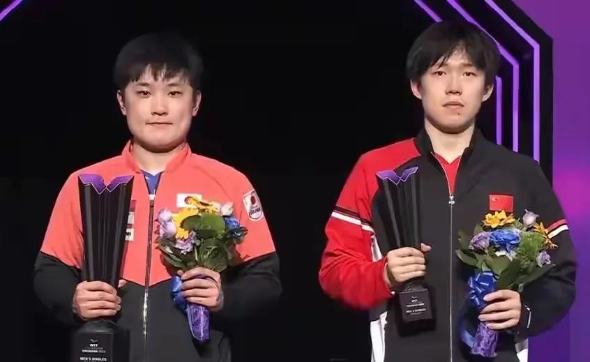 王楚钦输的不冤！看看张本智和为决赛埋下的3大伏笔：1.张本的“握手门”，通过握