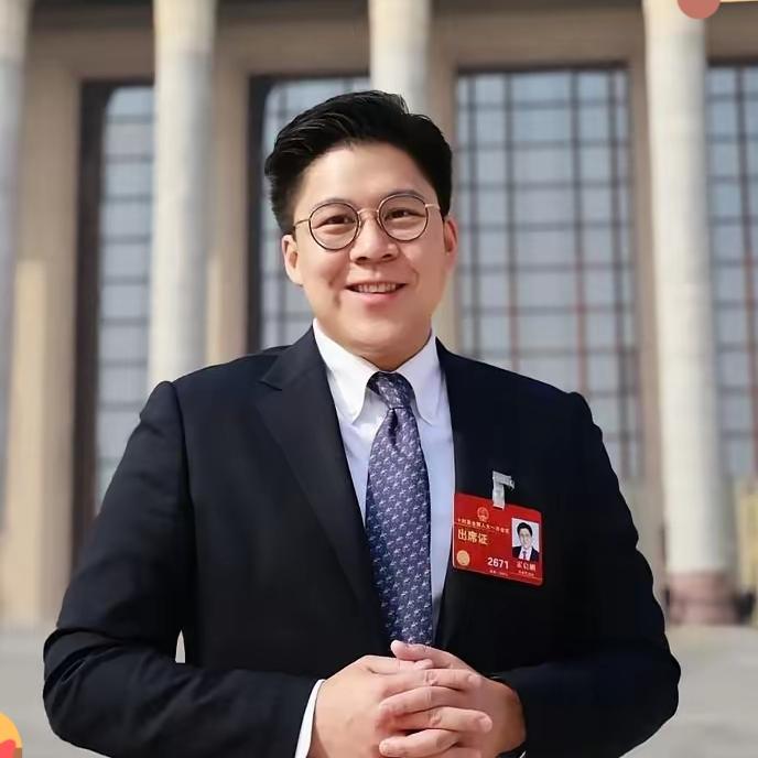 霍启刚曾在访谈中坦言，自己这辈子遇上两位改变命运的贵人，一位磨平了他的骄躁，重塑