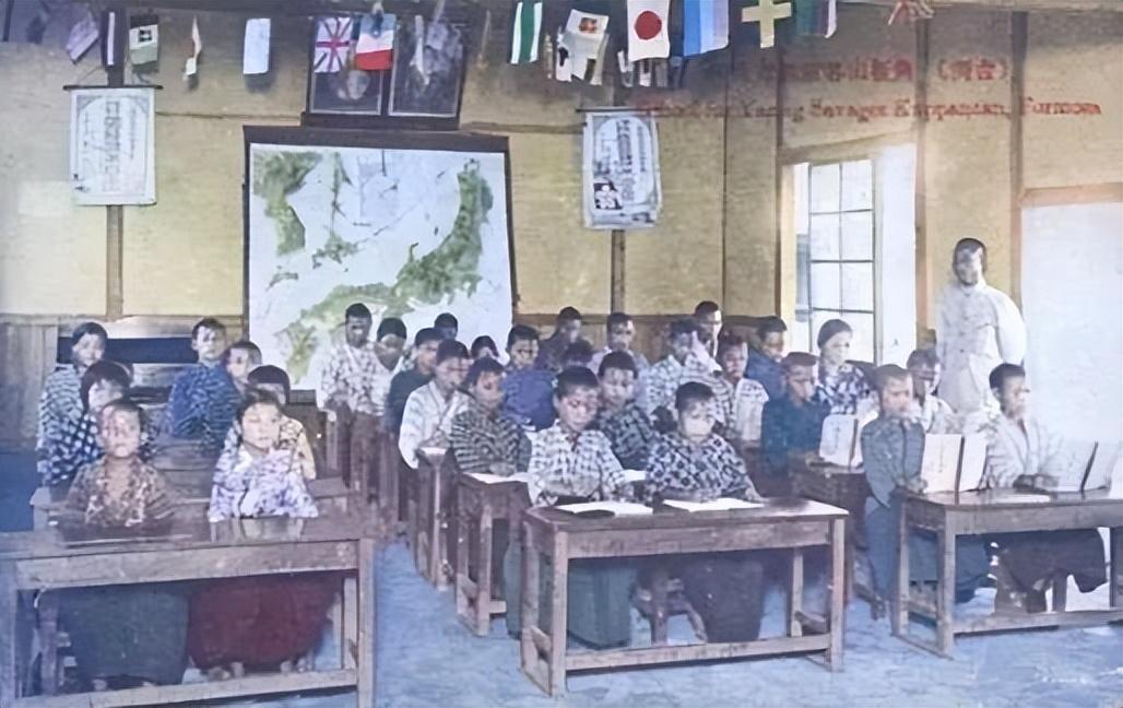 🌛日本曾四次侵略中国，每一次都是冲着亡国灭种来的！日本人很奇怪这样一件事情