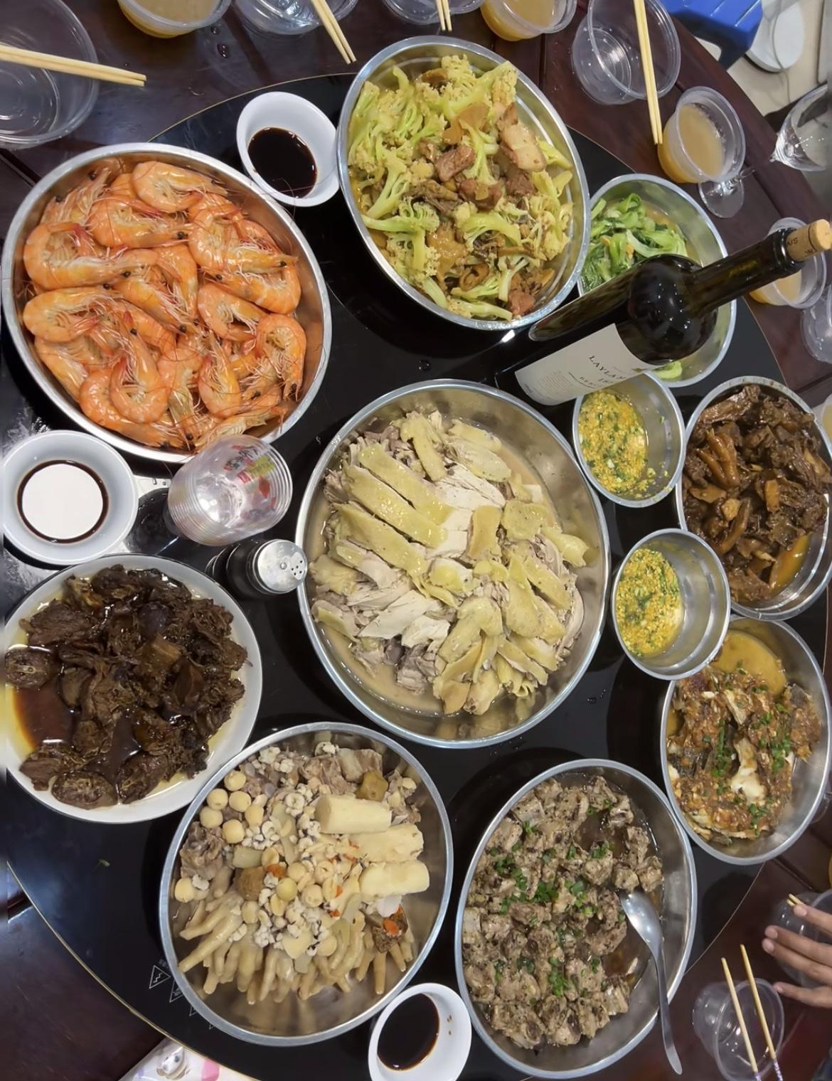 心太寒了！儿媳每次上门吃饭从不空着手，可带的从来不是吃食，而是一大包一次性碗筷