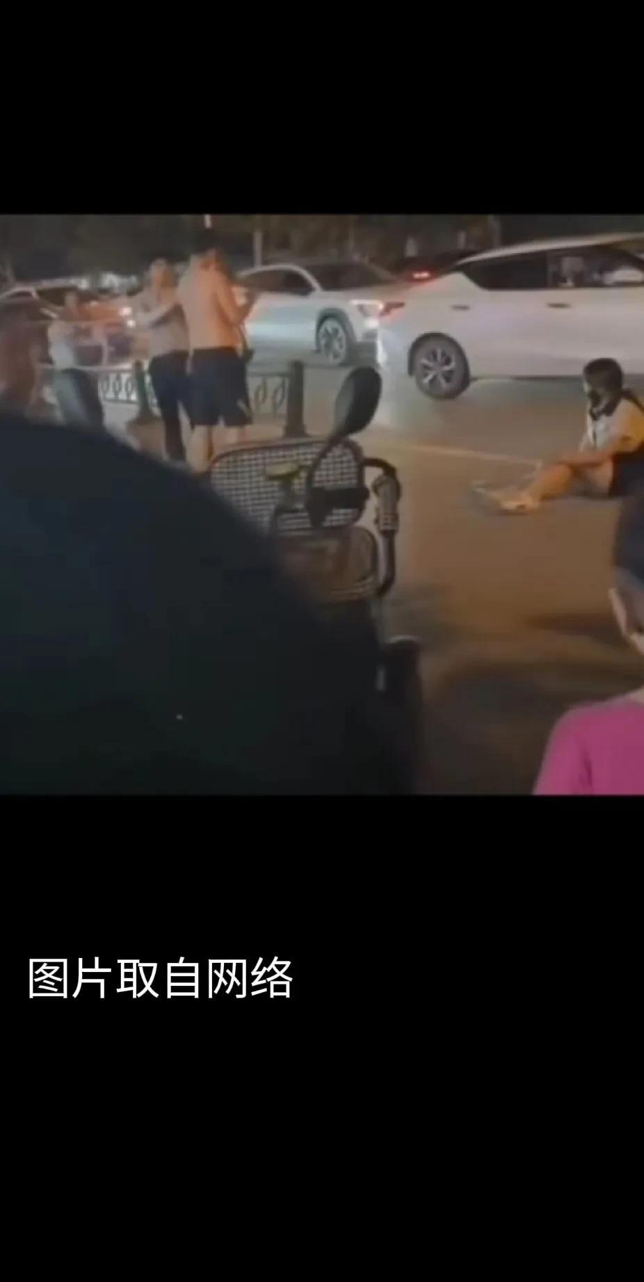 妈妈出轨，儿子捉奸！中国有句古话（儿不察母奸），意思是儿女不能在外人面前宣扬母