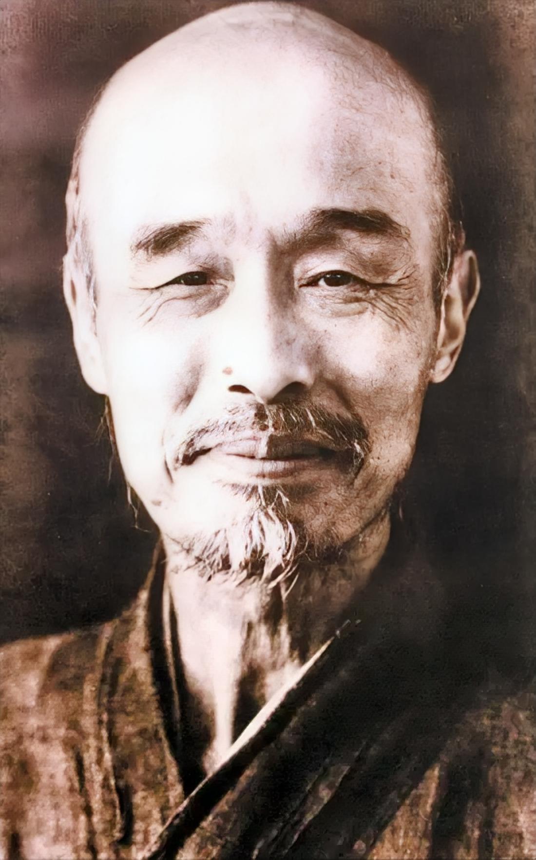 1942年，弘一法师火化时怪声频发，弟子惊恐，赶忙拉出骨灰床，谁料，竟然捡出了1