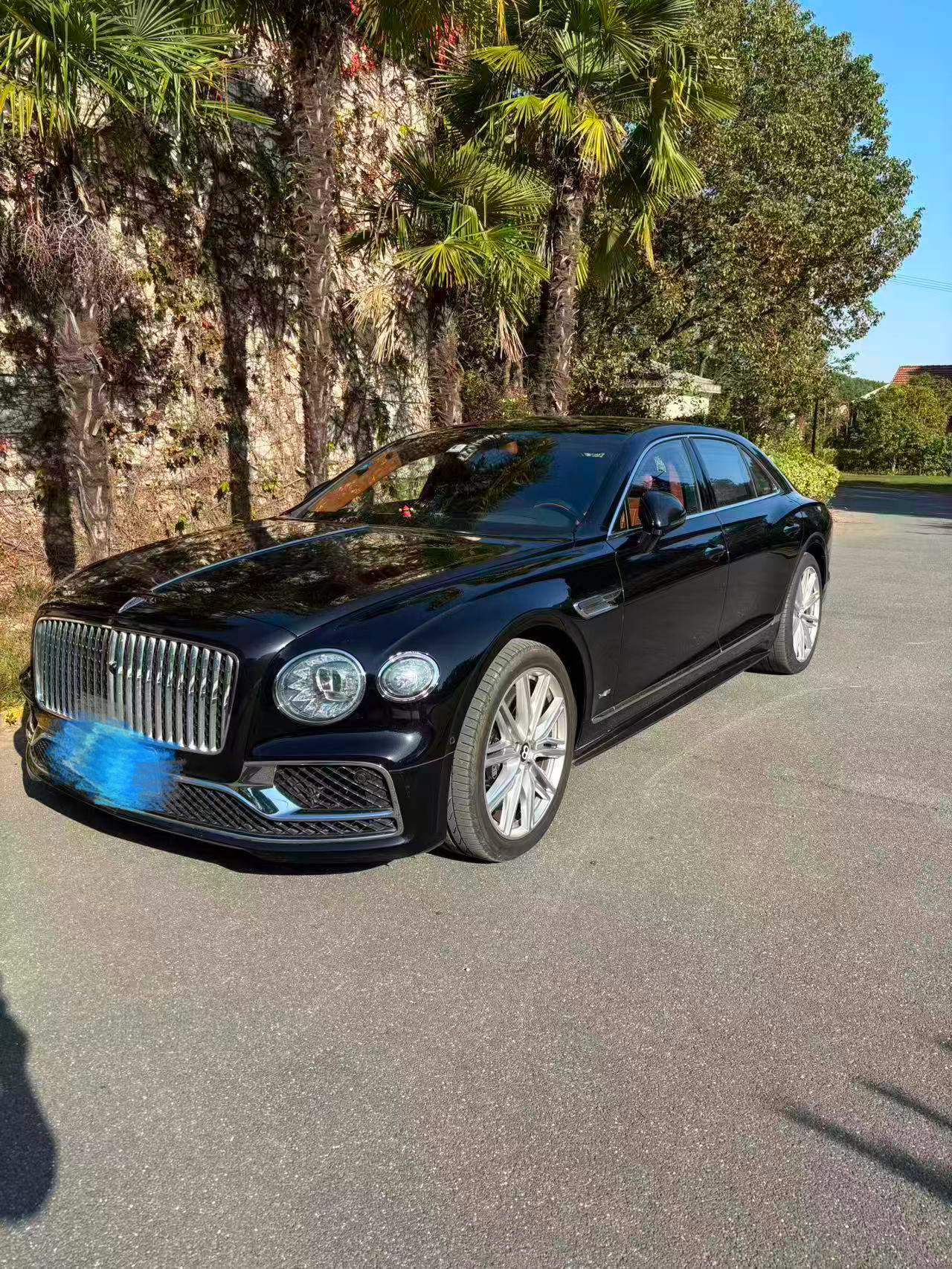 董事长专属座驾宾利飞驰W12