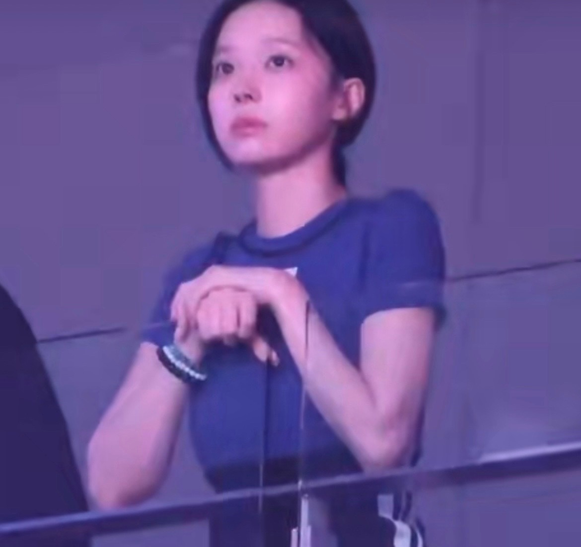 正常人撑着时候的肩膀vs宁宁的直角肩​​​