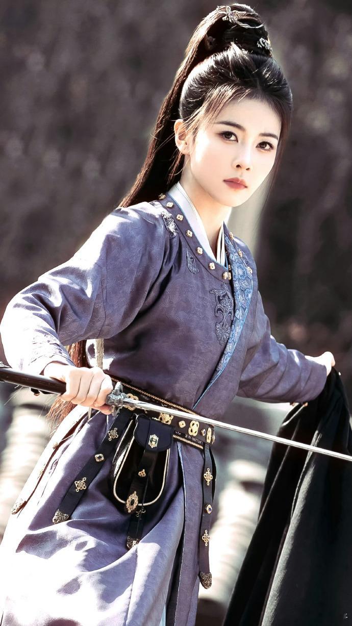 白鹿冷脸县主白鹿的冷脸县主越品越有味道！把李佩仪的清冷与坚韧诠释得淋漓尽致，人