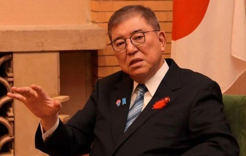 有记者问石破茂：不当首相是不是像换个人似的？石破茂表示不当首相后很开心，他表示当