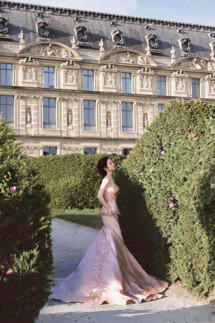 ZuhairMurad2026春夏高定真的比模特图都好看！时尚