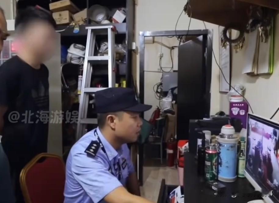 湖南长沙，一大哥手机丢了，急冲冲跑到派出所报案。结果看完监控，大哥直接崩溃了，大