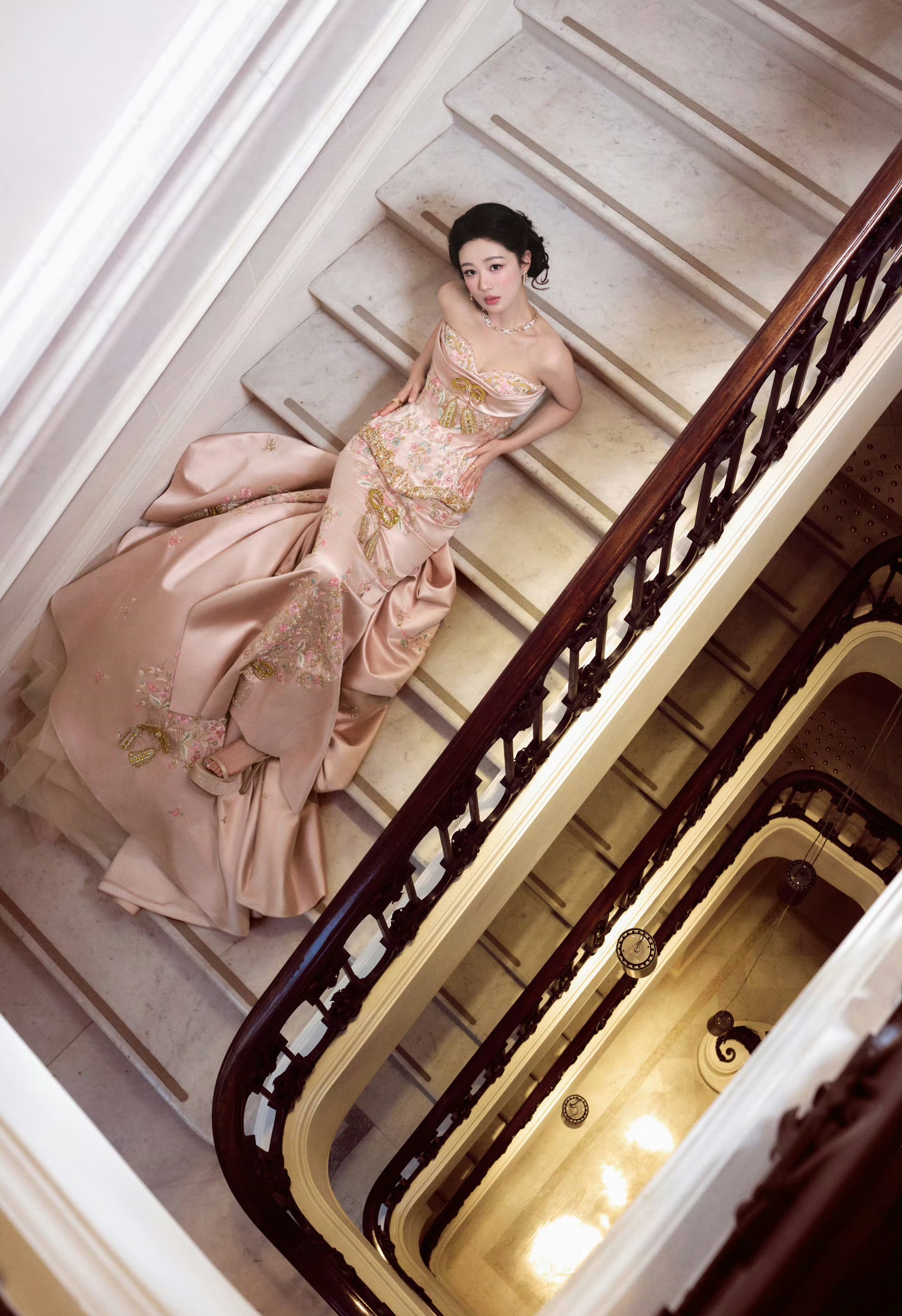 杨紫这套还不错，ZuhairMurad2026春夏高定，是好看的，还戴了P