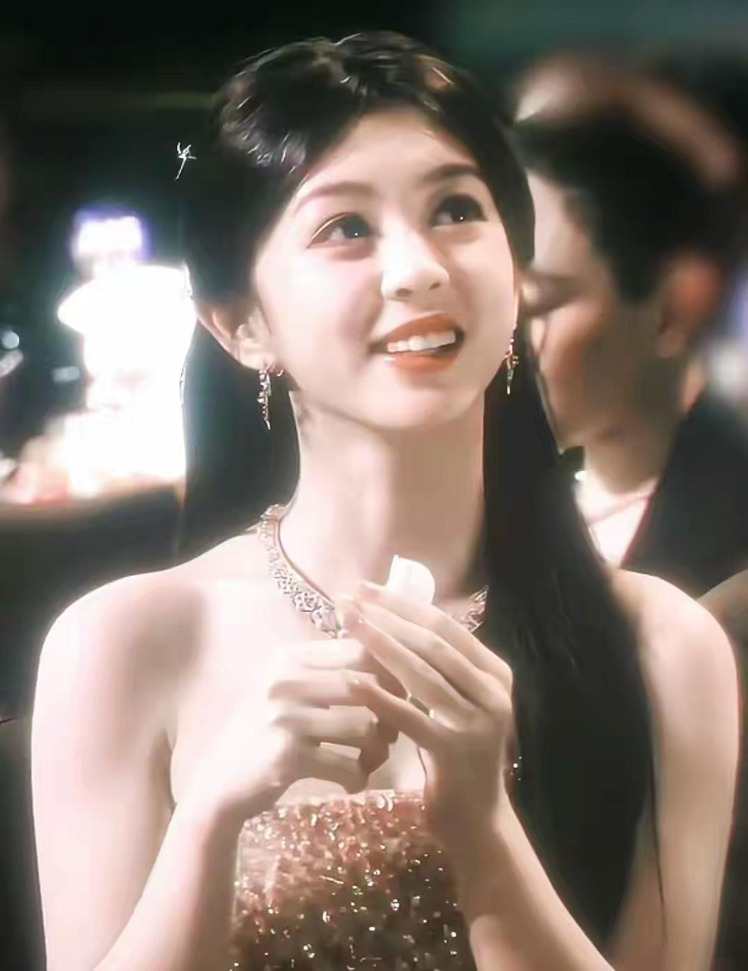 优雅晚宴，闪耀动人✨上联；红茶绿茶菊花茶，诚邀下联如果你有钱你会看不起普通人吗