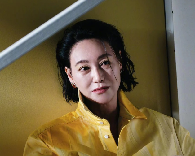 英皇金牌经纪人霍汶希在社交平台高调发文，字里行间都难掩兴奋的赞誉之情，这到底是