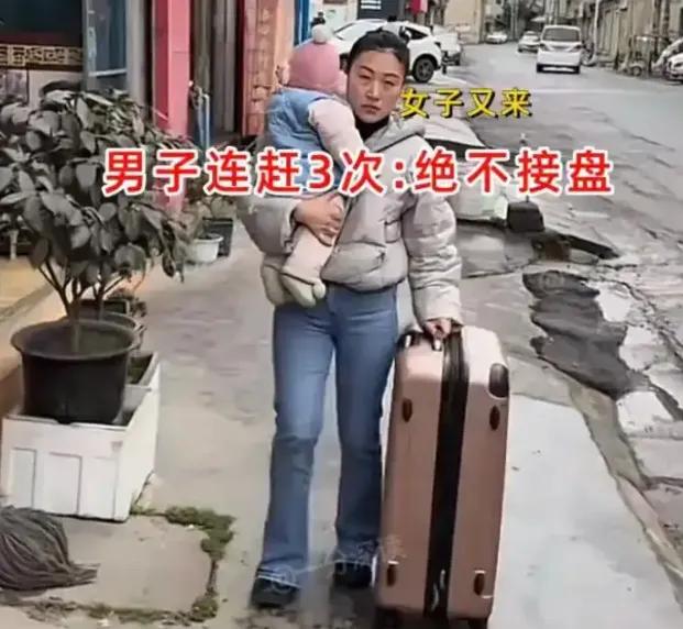 这脸抽的，啪啪响！重庆一34岁女子离婚后抱着1岁娃，三次敲开前任的门求收留，每次