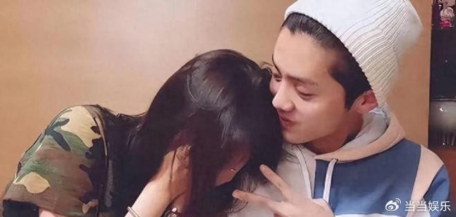 关晓彤鹿晗领证冲上热搜第一，9年爱情长跑终成正果！从2017年那一句“我负责”起